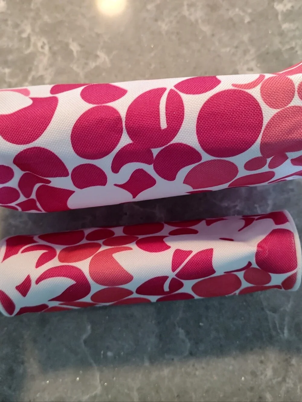 Clinique two make up cases like new pink/white
